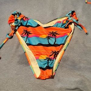 Curvy Beach Sunset Side Tie